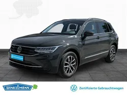 Grau Gebraucht 2022 VW Tiguan Life SUV | 27.450 € (Fairer Preis)