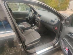 Schwarz Gebraucht 2005 Opel Astra Limousine | 888 € (Guter Preis)
