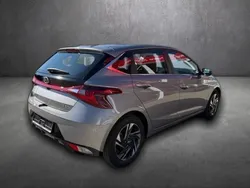 Metallic Gebraucht 2023 Hyundai i20 Advanced | 18.790 €