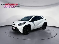 Schneeweiß Gebraucht 2023 Toyota Aygo X-play Kleinwagen | 15.750 € (Fairer Preis)