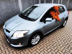 Silber Gebraucht 2010 Toyota Auris Life Limousine | 6.913 € (Etwas zu teuer)