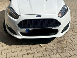 Weiß Gebraucht 2016 Ford Fiesta Ambiente Kleinwagen | 7.500 € (Fairer Preis)