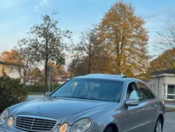 Silber Gebraucht 2003 Mercedes E200 Limousine | 3.750 €