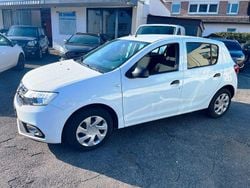 Weiß Gebraucht 2018 Dacia Sandero Essentiel Limousine | 7.500 €
