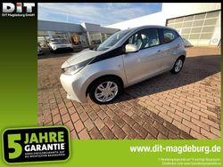 Silver mica metallic Gebraucht 2017 Toyota Aygo X-play Kleinwagen | 7.990 € (Fairer Preis)