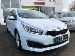 Weiß Gebraucht 2016 Kia Ceed DREAM-TEAM Edition Limousine | 9.450 € (Fairer Preis)