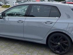 Grau Gebraucht 2022 VW Golf VIII Style Limousine | 25.900 € (Etwas zu teuer)