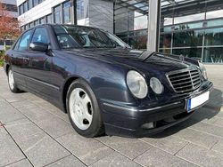 Schwarz Gebraucht 1999 Mercedes E240 Avantgarde Limousine | 8.400 € (Teuer)
