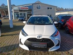 Weiß Neu 2025 Toyota Yaris Hybrid Comfort Limousine | 24.390 € (Fairer Preis)