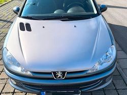Grau Gebraucht 2005 Peugeot 206 Limousine | 1.750 € (Fairer Preis)