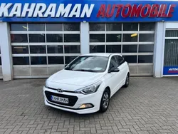 Weiß Gebraucht 2009 Hyundai i20 Limousine | 9.899 €