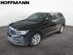 Deep black pearlescent Gebraucht 2024 VW Tiguan Life SUV | 27.990 € (Superpreis)
