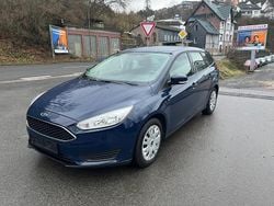 Blau Gebraucht 2015 Ford Focus Ambiente Kombi | 3.999 € (Superpreis)