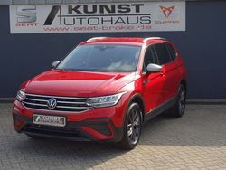 Rot Gebraucht 2023 VW Tiguan Allspace Life SUV | 34.990 € (Etwas zu teuer)