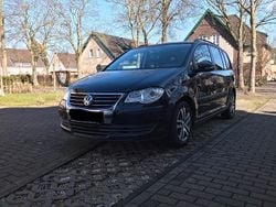 Schwarz Gebraucht 2010 VW Touran Van / Kleinbus | 4.100 € (Fairer Preis)