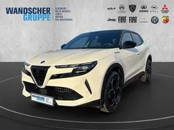 Weißschwarz Gebraucht 2024 Alfa Romeo Junior Edizione Speciale SUV | 31.490 € (Fairer Preis)