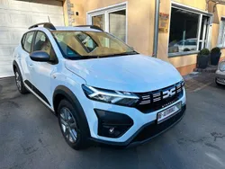 Weiß Gebraucht 2023 Dacia Sandero Expression Kleinwagen | 13.900 € (Guter Preis)