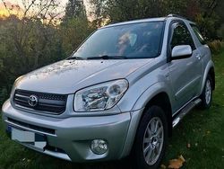 Grau Gebraucht 2005 Toyota RAV4 SUV | 6.350 € (Fairer Preis)