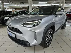 Silber Neu 2024 Toyota Yaris Cross Team SUV | 28.490 € (Fairer Preis)