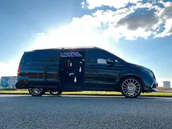 Schwarz Gebraucht 2023 Mercedes Vito Business Van / Kleinbus | 73.998 €