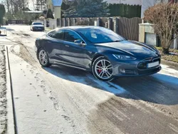 Grau Gebraucht 2015 Tesla Model S Limousine | 24.999 €