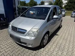 Silber Gebraucht 2005 Opel Meriva Van / Kleinbus | 2.600 € (Teuer)