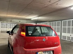 Rot Gebraucht 2005 Fiat Grande Punto Kleinwagen | 999 € (Etwas zu teuer)