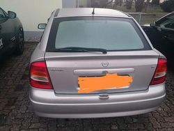 Grau Gebraucht 2002 Opel Astra Edition Limousine | 1.400 € (Etwas zu teuer)