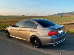 Grau Gebraucht 2011 BMW 330 Limousine | 13.500 €