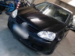 Schwarz Gebraucht 2004 VW Golf Comfortline Limousine | 1.050 € (Superpreis)