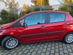 Rot Gebraucht 2015 Toyota Yaris Comfort Kleinwagen | 11.200 € (Fairer Preis)
