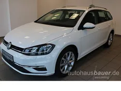 Pure white Gebraucht 2018 VW Golf VII Highline Kombi | 17.570 € (Teuer)