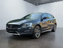 Grau Gebraucht 2017 Volvo V60 CC Summum Kombi | 16.990 €