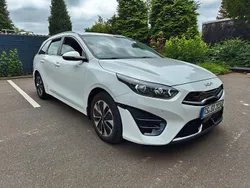 Weiß Gebraucht 2021 Kia Ceed Sportswagon Kombi | 21.990 € (Etwas zu teuer)