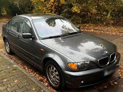 Blau Gebraucht 2002 BMW 316 Limousine | 3.700 €