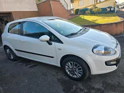 Weiß Gebraucht 2011 Fiat Punto Evo Active Kleinwagen | 2.100 € (Fairer Preis)