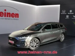 Magnetic grau metallic Gebraucht 2024 Ford Focus ST-Line X Kombi | 21.809 € (Superpreis)