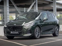 Grün Gebraucht 2024 BMW 218 Active Tourer M Sport Van / Kleinbus | 32.400 € (Fairer Preis)