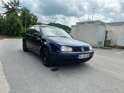 Blau Gebraucht 2003 VW Golf IV Kleinwagen | 1.500 €