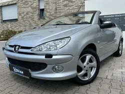 Silber Gebraucht 2003 Peugeot 206 CC Platinum Cabrio | 4.990 €