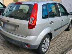 Silber Gebraucht 2007 Ford Fiesta Kleinwagen | 1.100 € (Guter Preis)