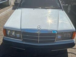 Weiß Gebraucht 1991 Mercedes 190 Limousine | 5.900 €