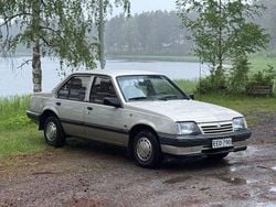 Beige Gebraucht 1985 Opel Ascona Limousine | 3.900 €
