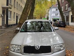 Grau Gebraucht 2003 Skoda Superb Limousine | 1.999 € (Superpreis)