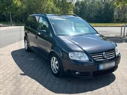 Schwarz Gebraucht 2003 VW Touran Van / Kleinbus | 2.000 € (Fairer Preis)