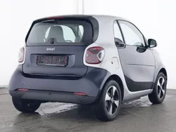 (sapphire blue metallic (blau)) Gebraucht 2024 Smart ForTwo Electric Drive Passion Exclusive Coupé | 17.444 € (Etwas zu teuer)
