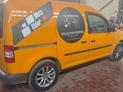 Gelb Gebraucht 2005 VW Caddy Van / Kleinbus | 5.000 €