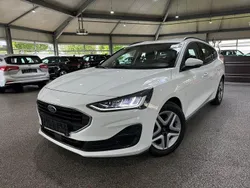 Weiß Gebraucht 2022 Ford Focus Limousine | 15.780 € (Fairer Preis)
