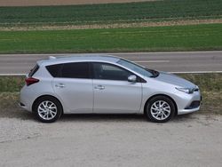 Silber Gebraucht 2017 Toyota Auris Limousine | 12.950 € (Etwas zu teuer)