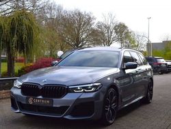Grau Gebraucht 2022 BMW 530 M Sport Limousine | 57.949 €